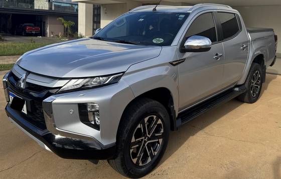 MITSUBISHI L200 TRITON 2.4 16V TURBO DIESEL SPORT HPE-S CD 4P 4X4 AUTOMÁTICO